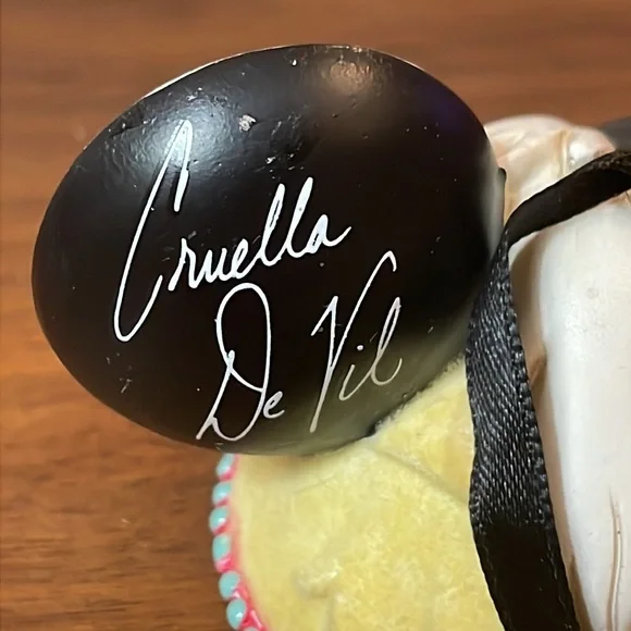 Disney EAR HAT Ornament - CRUELLA DE VIL of 101 DALMATIANS - Picture 7 of 7